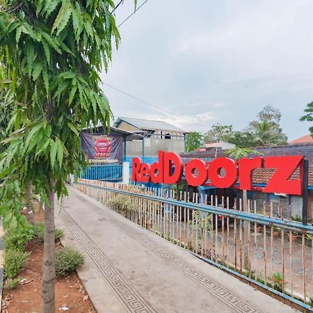 Hotel Reddoorz Syariah At Jl Pangeran Hidayatullah Cianjur Exterior foto